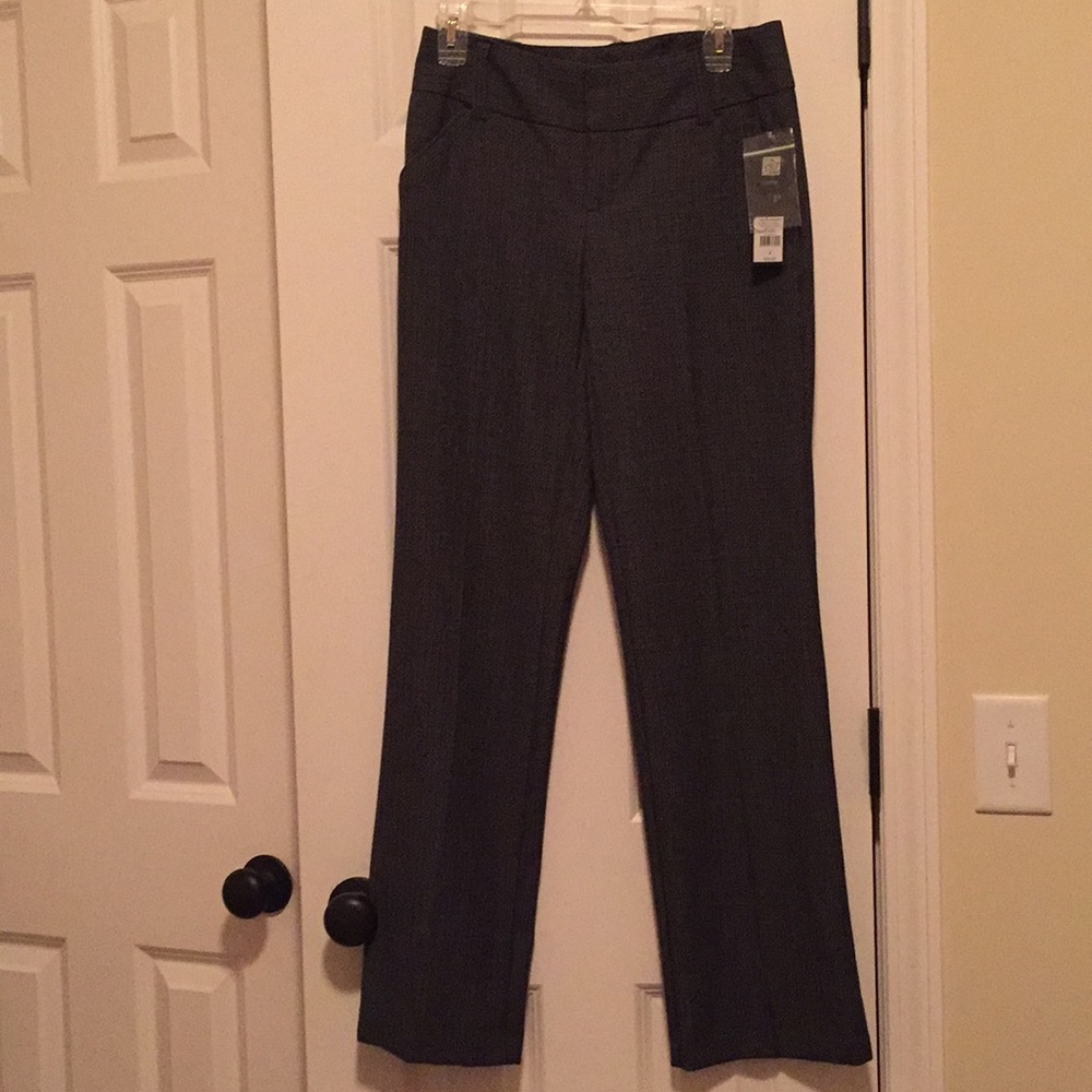 Daisy Fuentes dress pants, size 2 with tags
